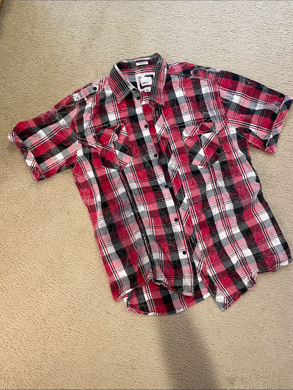 BKE Men's Red Plaid Short-Sleeve Button-Up Shirt - [Brand Unspecified]